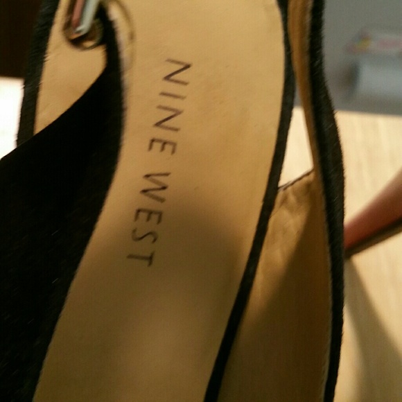 EUC Nine West Woman's Suede & Leather Heels - Picture 4 of 4